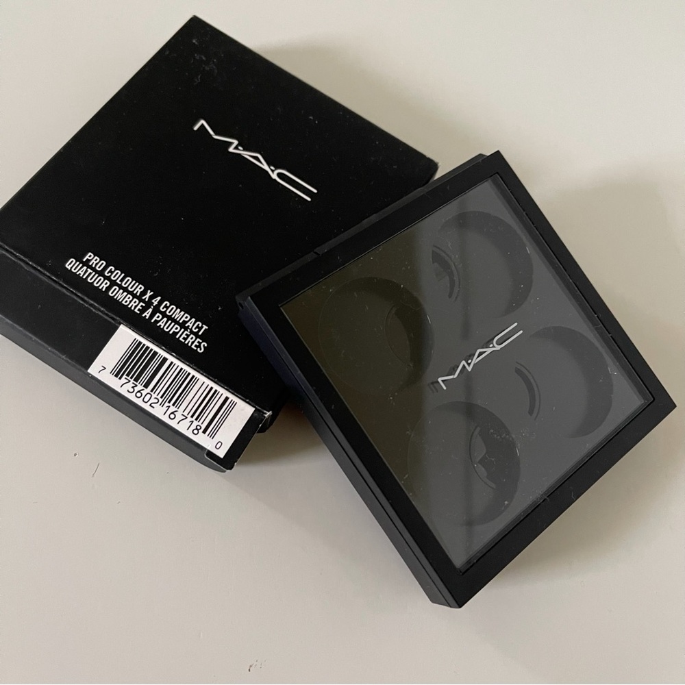 MAC Pro Palette Eyeshadow Pro Colour x 4 Compact